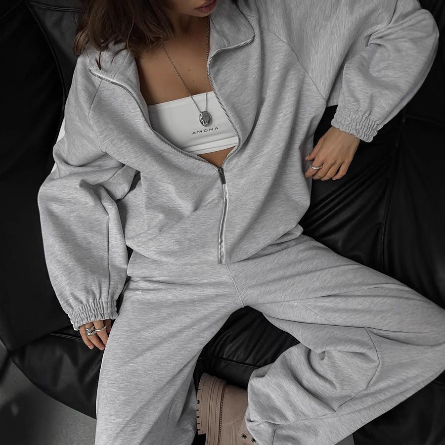 Long sleeved sportswear and pants set