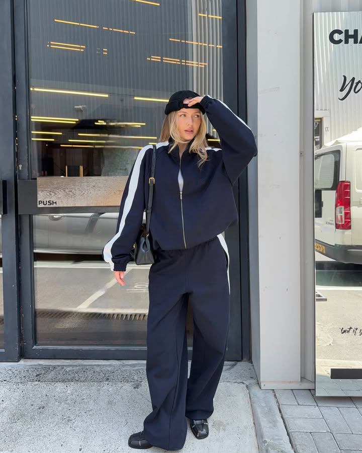 Long sleeved sportswear and pants set